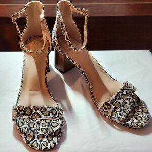 C Comfort heels sz 11 W ankle strap animal print sandal EUC